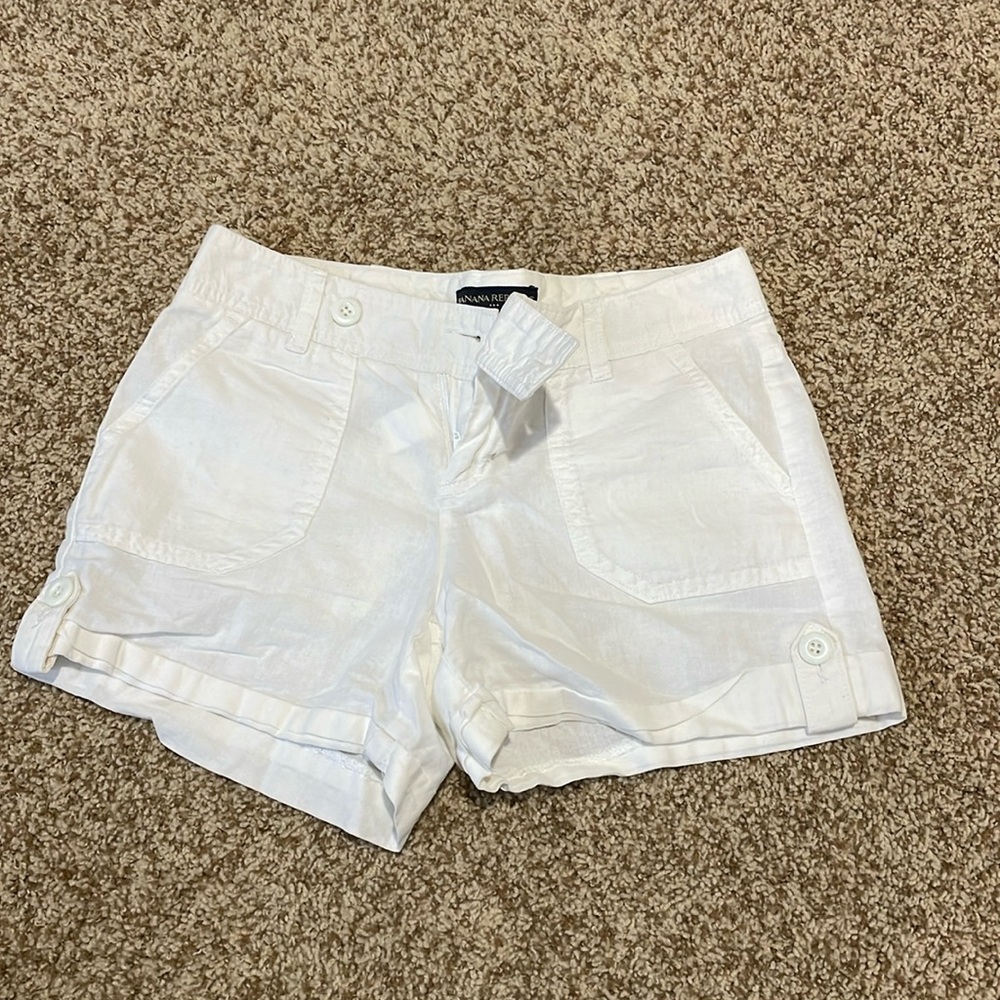 white banana republic shorts